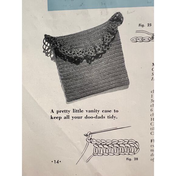 Crocheted pattern book 1940s hat purse gloves beadspread - Picture 8 of 16